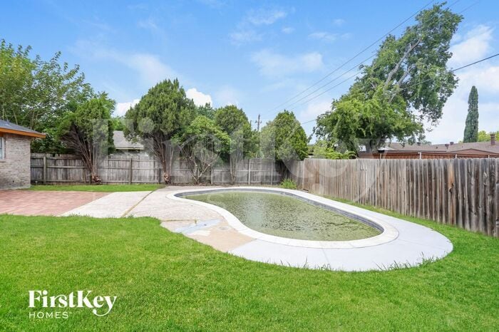 Building Photo - 2105 Highbury Rd