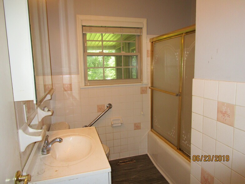 Bathroom - 4401 Byrd Ave