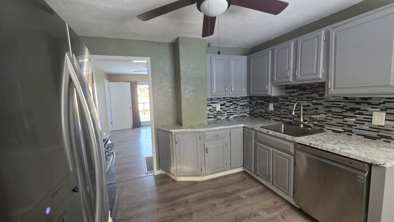 Building Photo - 270 W Glendale St