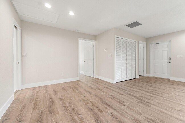 Building Photo - 12090 164th Ct N