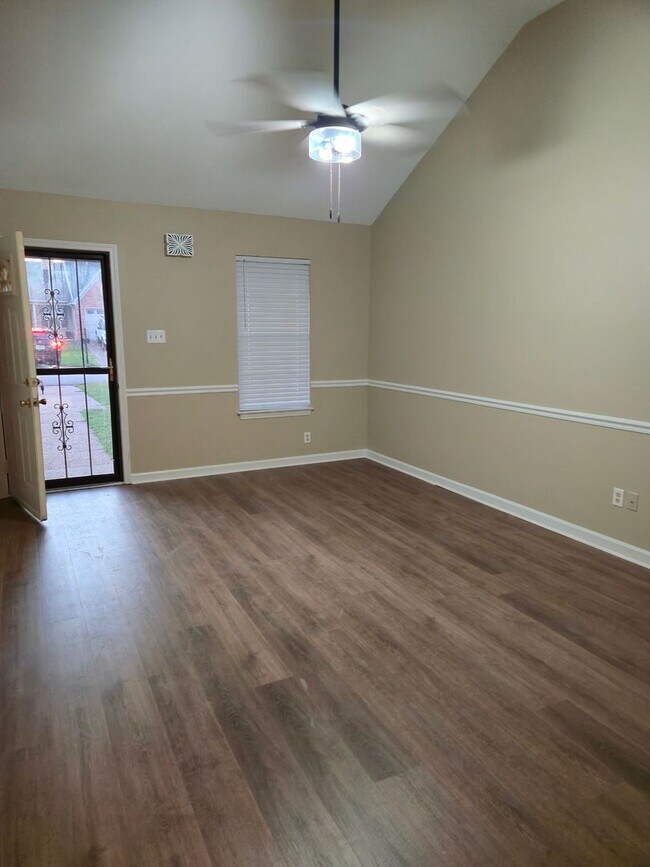 Building Photo - Now Available – Beautifully Renovated 2 Bed, 2 Bath Townhome!