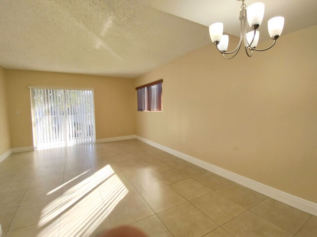 Building Photo - Spacious 2BR in Terrazas Del Sol