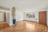 Building Photo - Open Concept: 3 Bed, 1.5 Bath Hidden Gem!