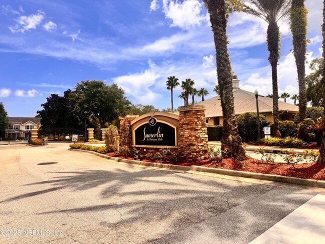 Building Photo - 13040 Sunset Lake Dr