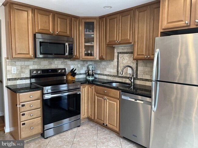Building Photo - 9015 Piney Grove Dr