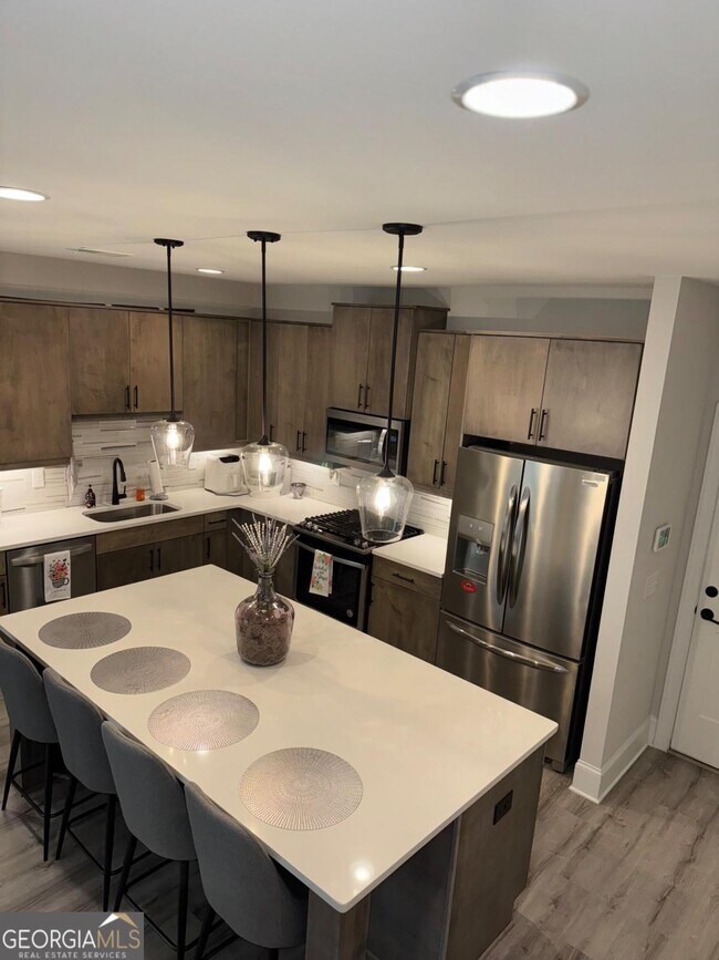 Building Photo - 1971 Drew Dr