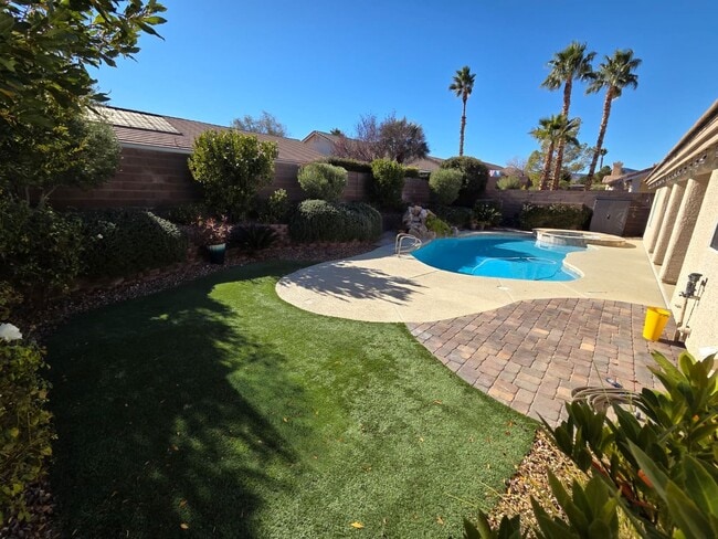 Building Photo - Single-Story 3 Bed / 2.5 Bath Home w/ Private Pool, Spa