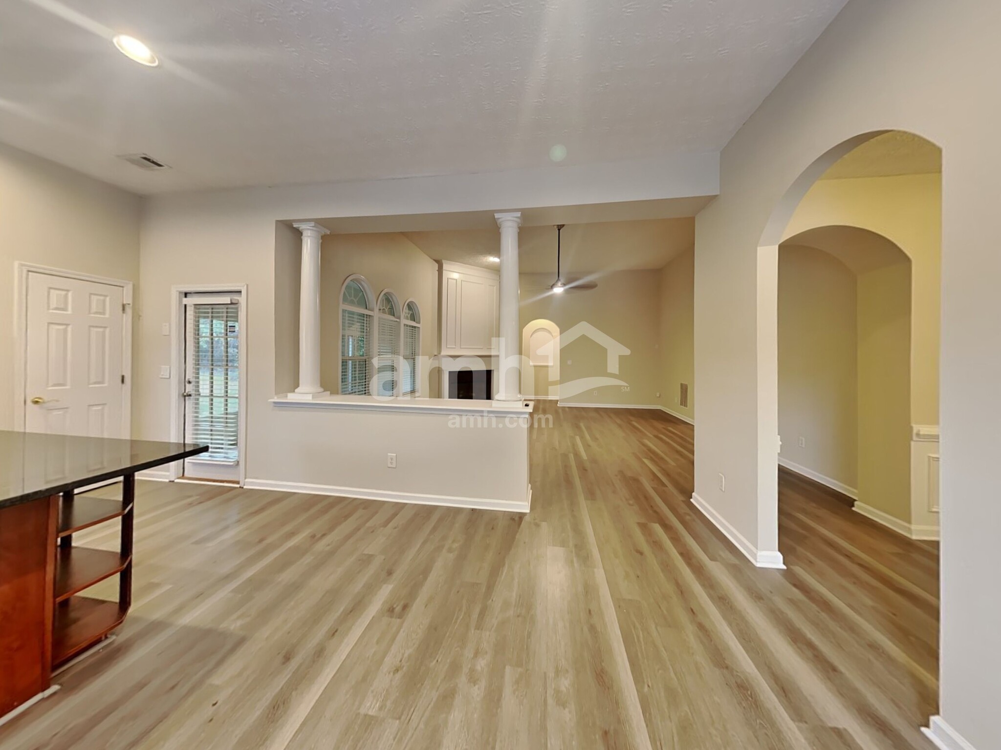 Building Photo - 985 Martin Field Dr