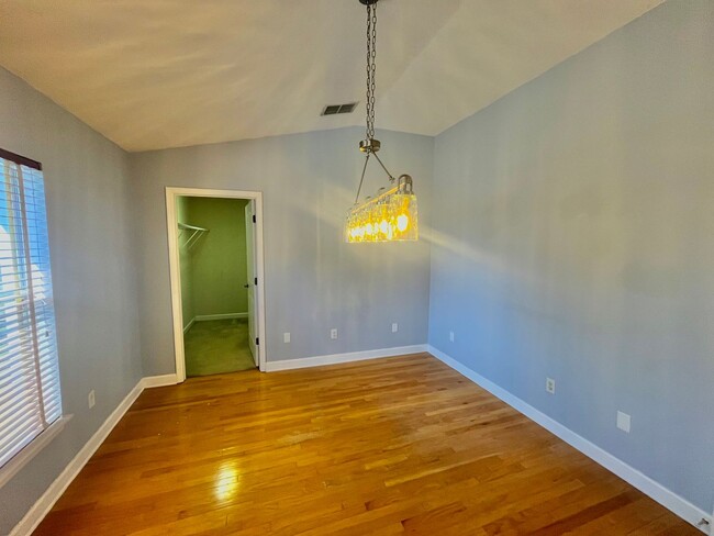 Building Photo - Gorgeous 4 Bed 2 Bath Home for Rent in Apo...