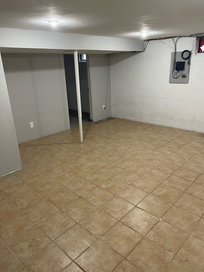 Building Photo - 616 Boston Rd