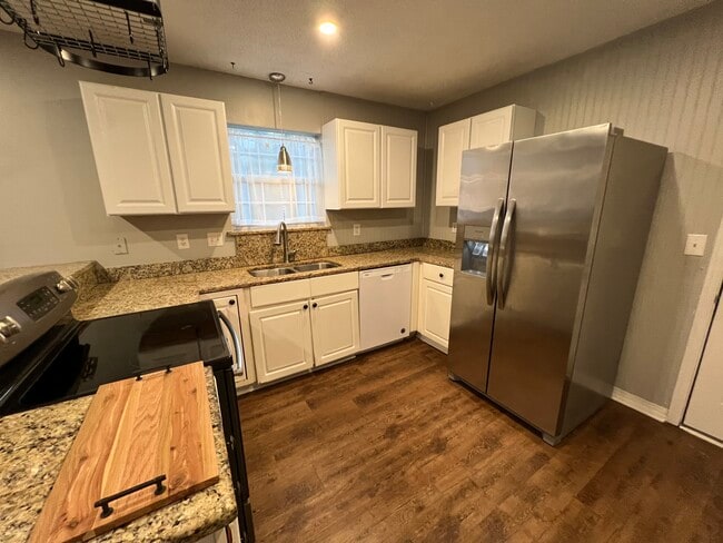 Building Photo - 68 Summer Oaks Dr