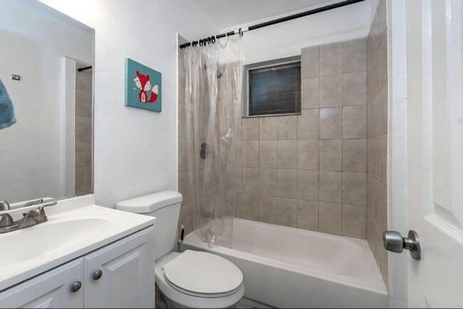 Building Photo - 3401 SW 48th Ave