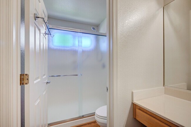 Building Photo - Charming 2 Bedroom, Single-Story Home in S...