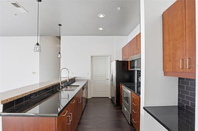 Building Photo - 155 S Court Ave