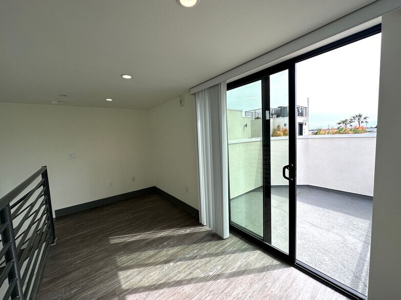 Building Photo - 3743 Midvale Ave