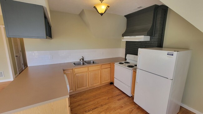 Building Photo - 1003 S 1st St