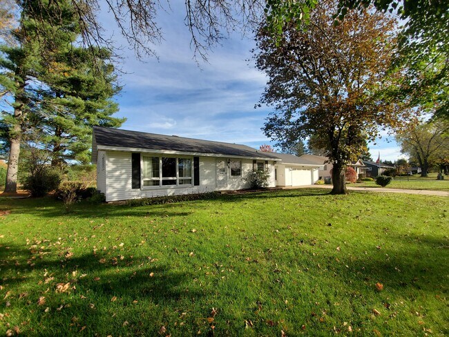 Building Photo - 830 Ver Bunker Ave