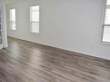 Building Photo - 217 English Oak St
