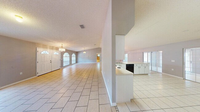 Building Photo - Large 3 bedroom 2 bath home in Deltona wit...