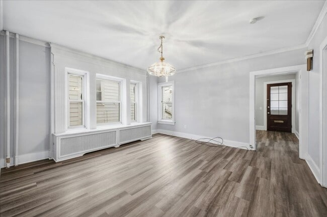 Building Photo - Spacious Victorian, over 2400 sq ft