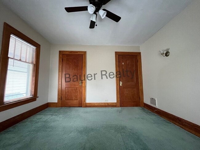 Building Photo - 3 Bedroom single family home