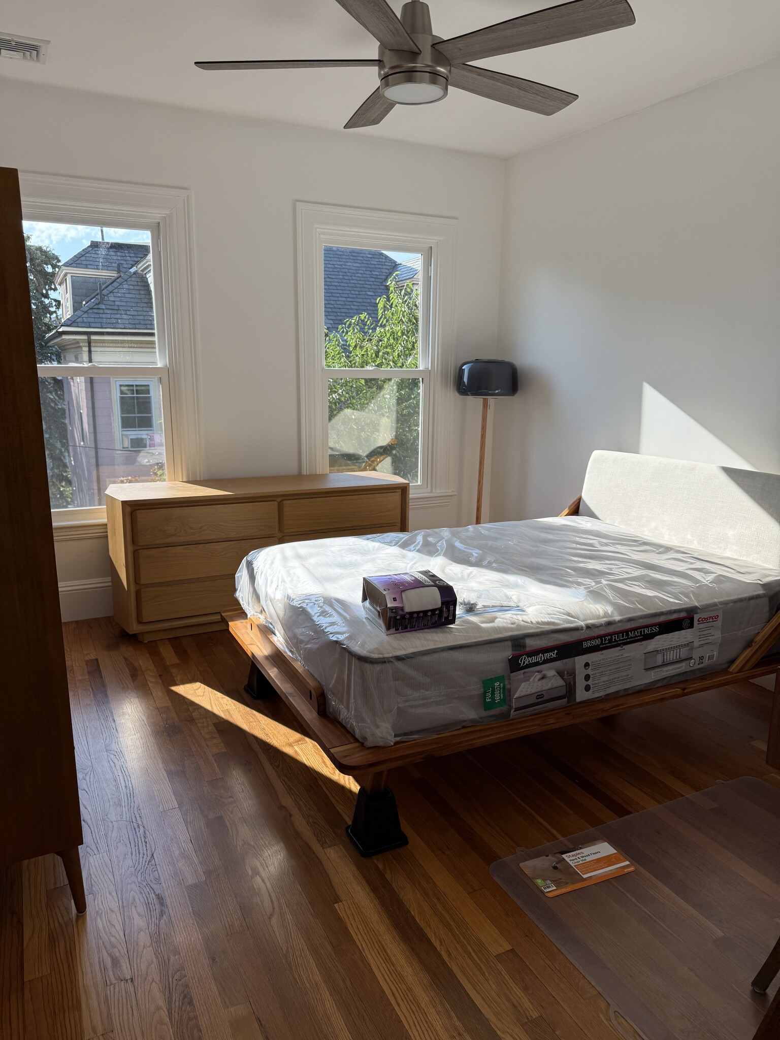 Building Photo - 96 Munroe St