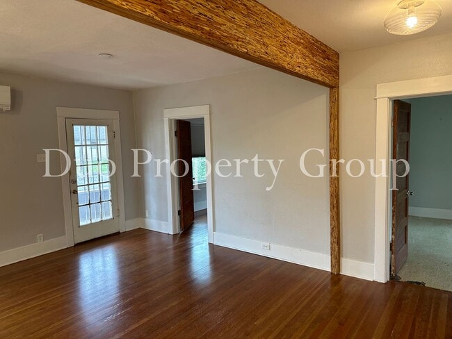 Building Photo - Charming Washburne Home