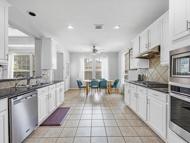 Building Photo - 2507 Stonebury Ln