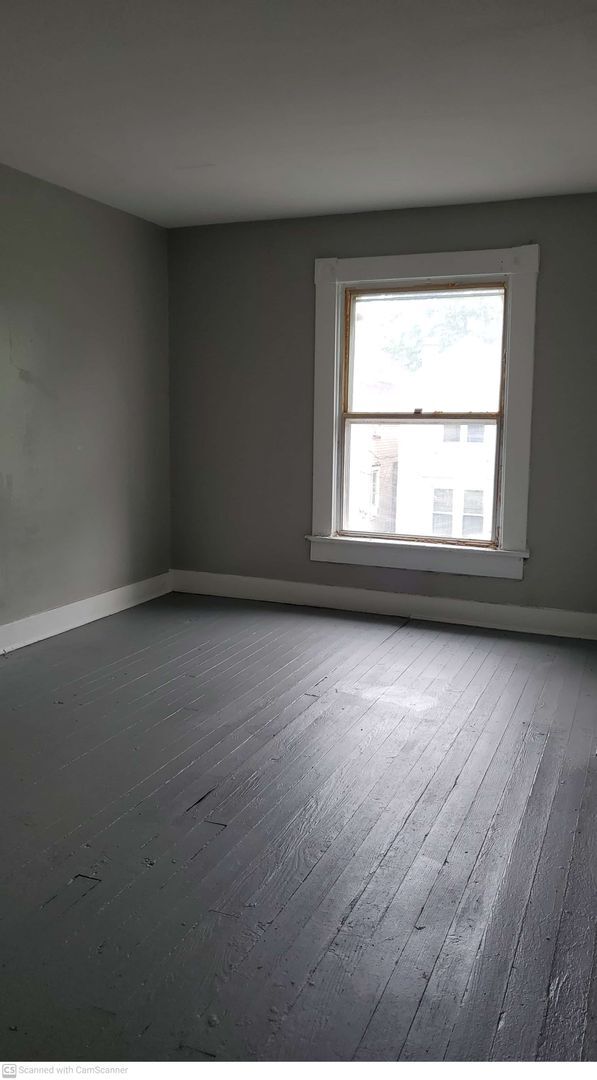 Building Photo - 300-302 Nassau St
