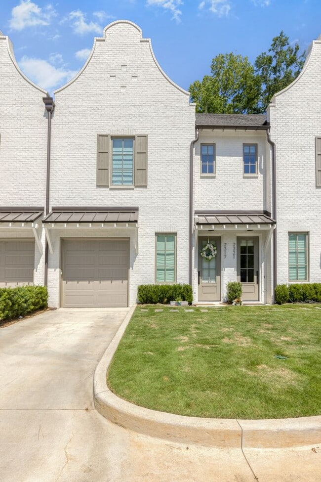 Building Photo - Luxury Townhome Living in Moores Mill — Style, Comfort & Prime Auburn Convenience