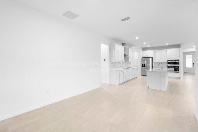 Building Photo - 13053 Pergola Ave