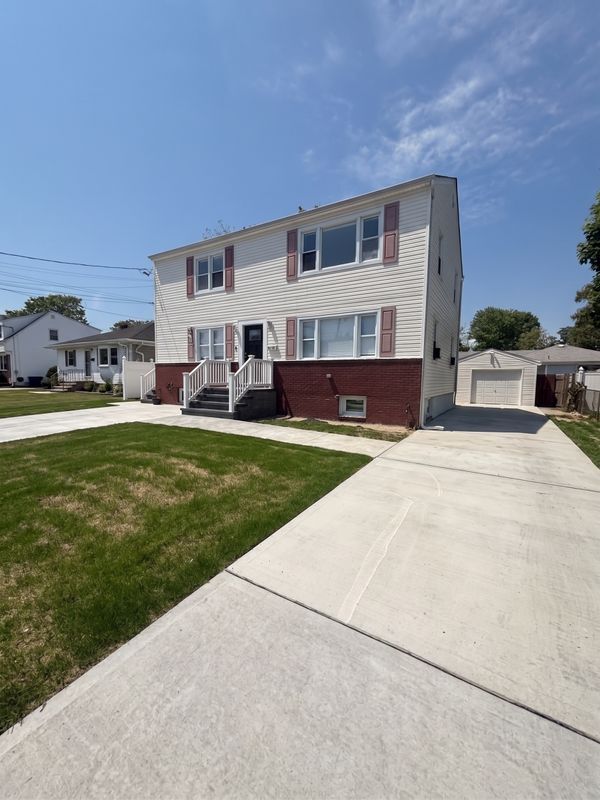 Building Photo - 253 Beachview St