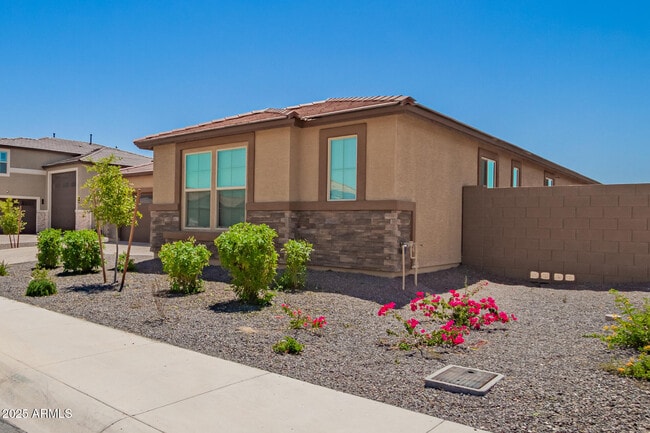 Building Photo - 18549 W Seldon Ln