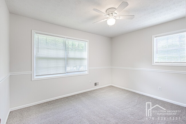 Building Photo - 1006 Hampton Ct NW