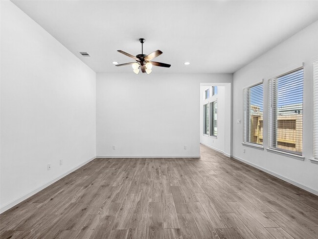 Building Photo - 26819 Meadow Ln