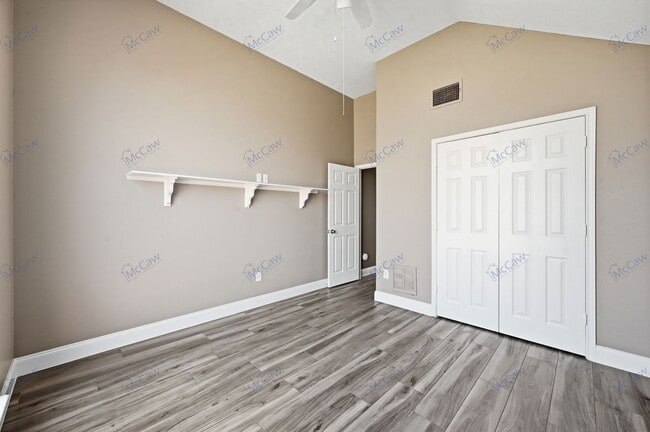 Building Photo - 1915 Paloma Way