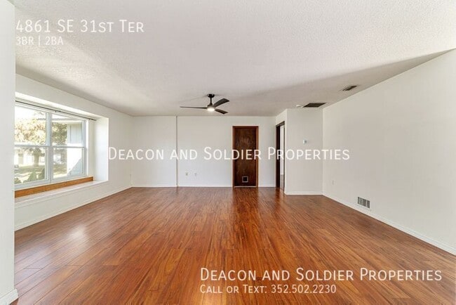 Building Photo - 4861 SE 31st Terrace