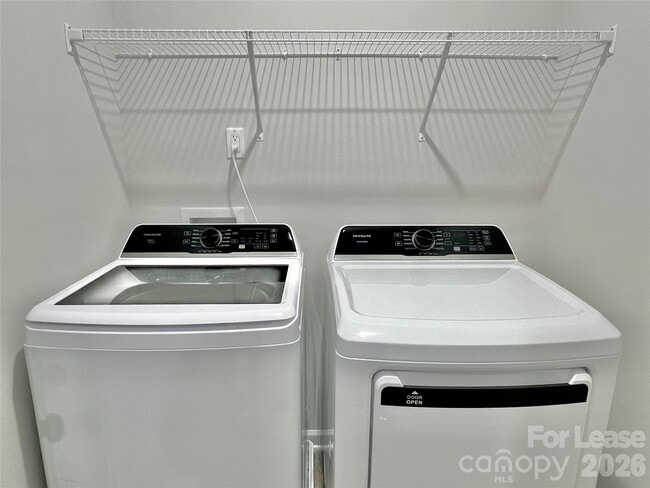 Building Photo - 1906 Gibb Xing