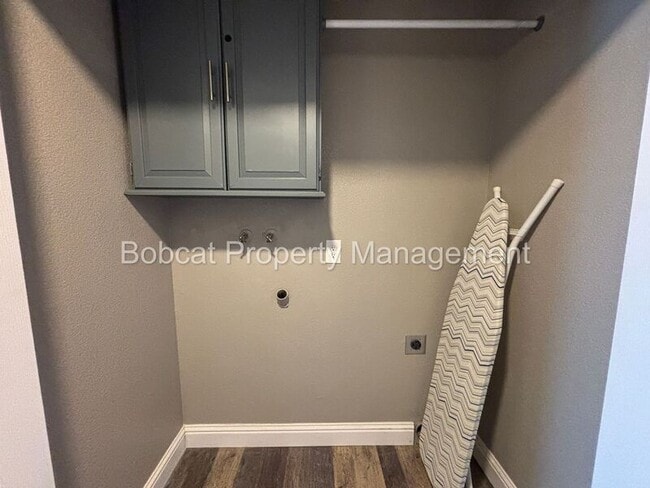 Building Photo - 2066 Southridge Ct