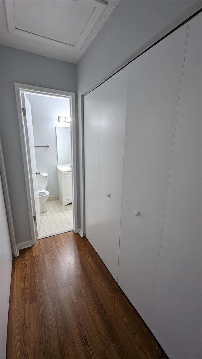 Building Photo - 9919 Nob Hill Ct