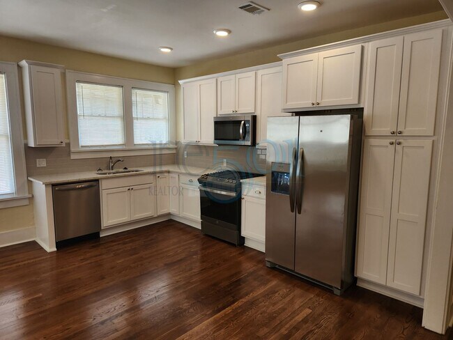 Building Photo - Newly Renovated Immaculate Condo In Hillcrest!!!!! Just Blocks from UAMS!!