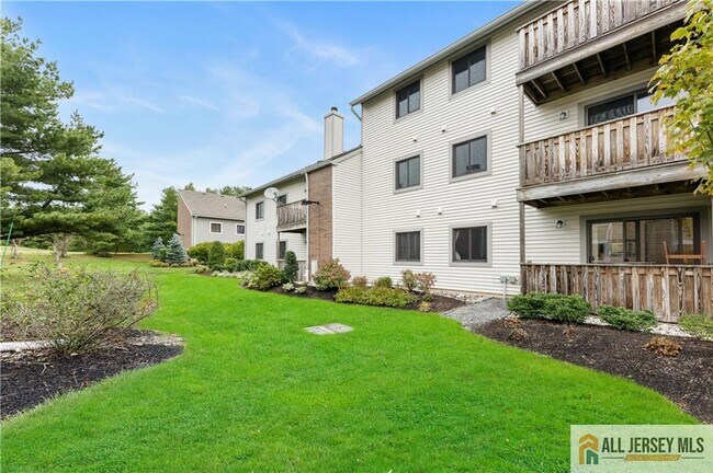 Building Photo - 2415 Ravens Crest Dr