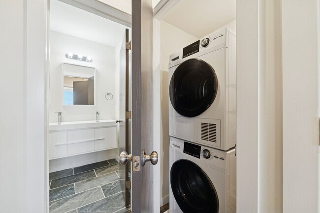 Building Photo - 4276 Parkside Ave