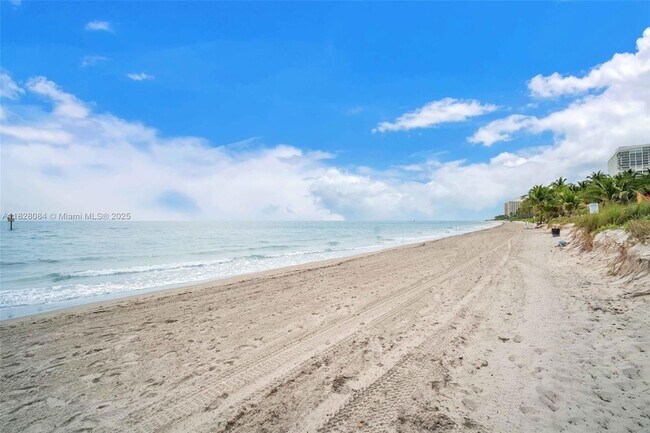 Building Photo - 611 Ocean Dr