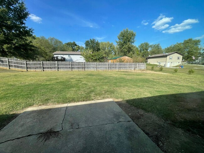 Building Photo - 3 Bed 2 Bath House For Rent in Winfield, MO