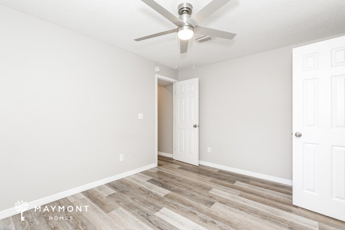 Building Photo - 6537 Pine Cir N