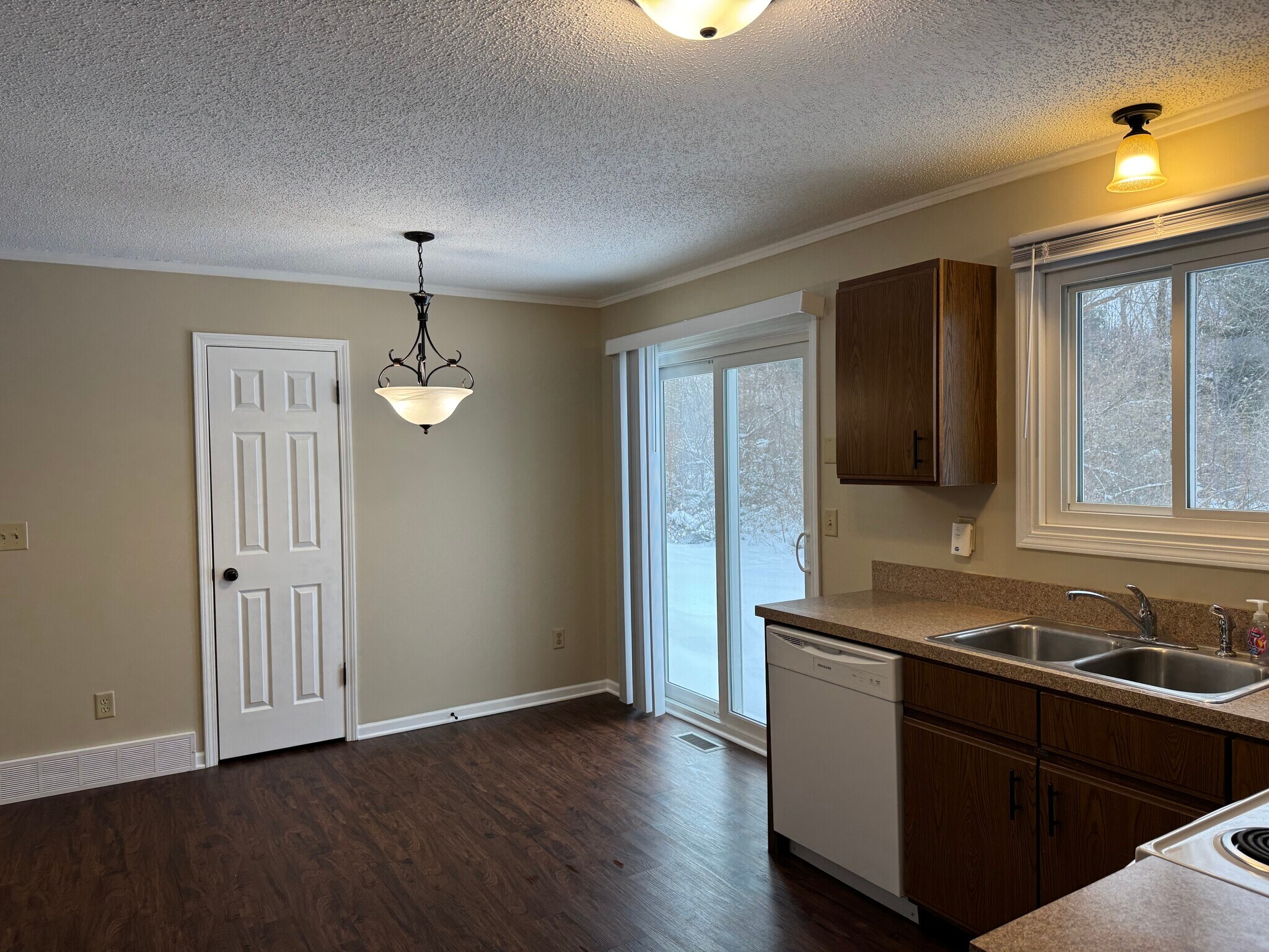 Building Photo - 15543 144th Ave