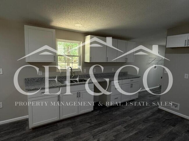 Building Photo - Large 4 bedroom 2 bathroom home now available in Cowpens!
