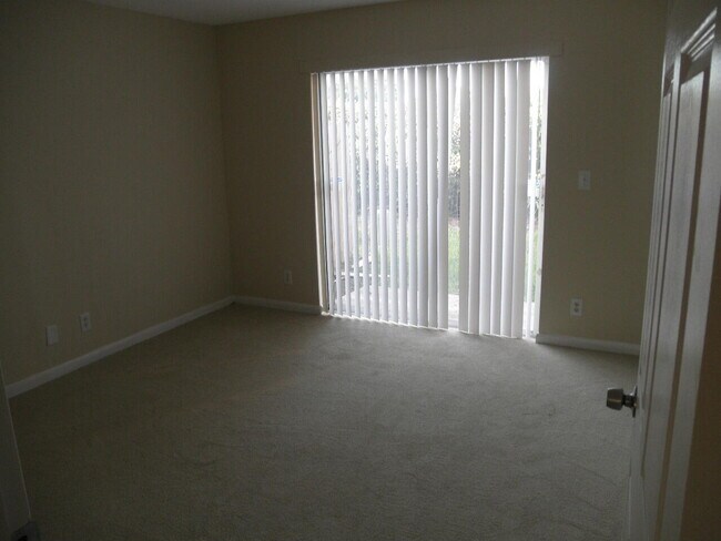 Building Photo - 721 Cypress Way E
