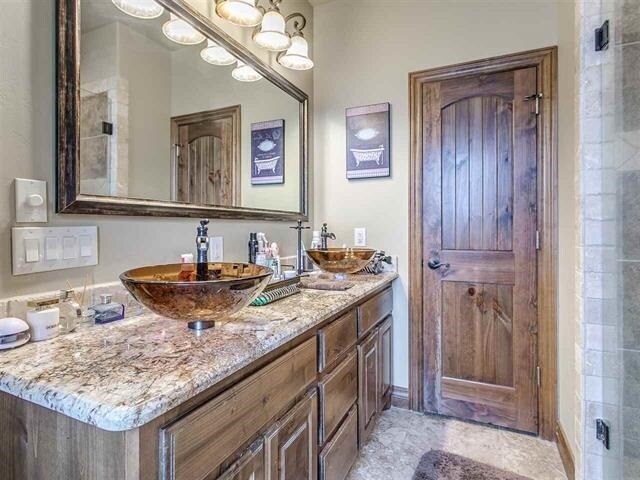 Building Photo - 202 Parkview Dr